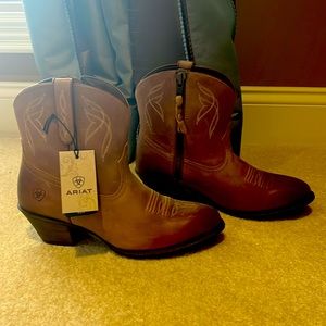 Beautiful women's Ariat booties. Never worn originally almost $200